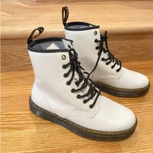 NWOT/B DR. Martens White Zavala 8 eye Leather Boots W7/M6 New